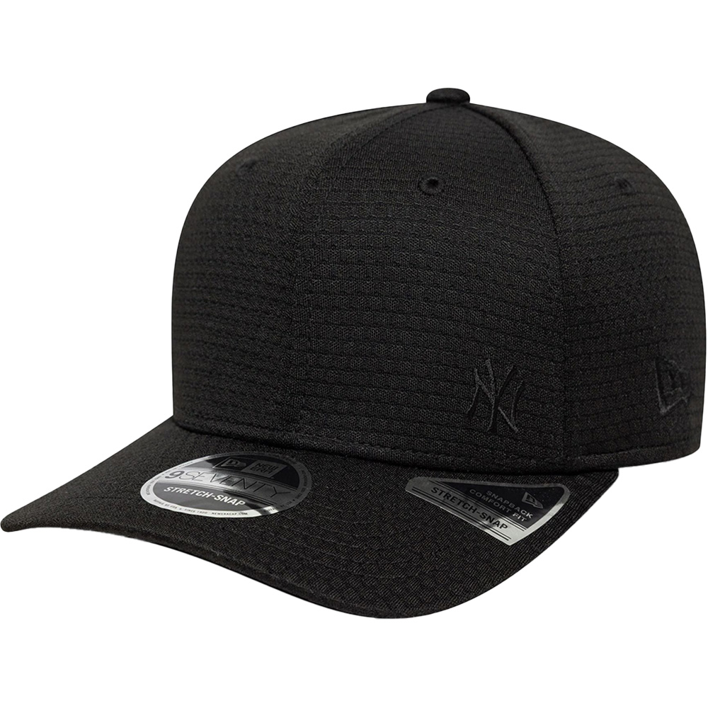 MLB Mesh Flawless New York Yankees 9SEVENTY Stretch Snap Cap OSFM