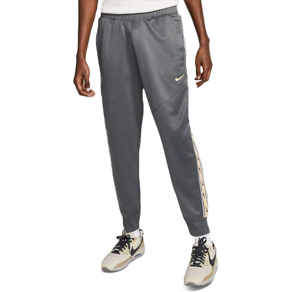 Teamsport Philipp | Nike Sportswear Repeat Jogginghose DX2027/068 | günstig  online kaufen